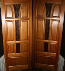 Преимущества и особенности деревянных дверей