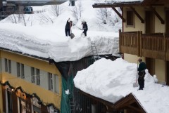 Cleaning snow from the roof