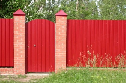 Fence of smooth galvanized sheet