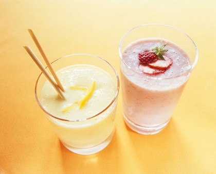 Mango yoghurt drink with mineral water & strawberry buttermilk
